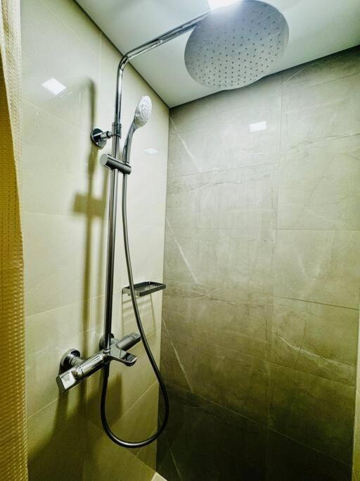 10g Cozy At Park Mckinley West Near Venice Mall * Manila