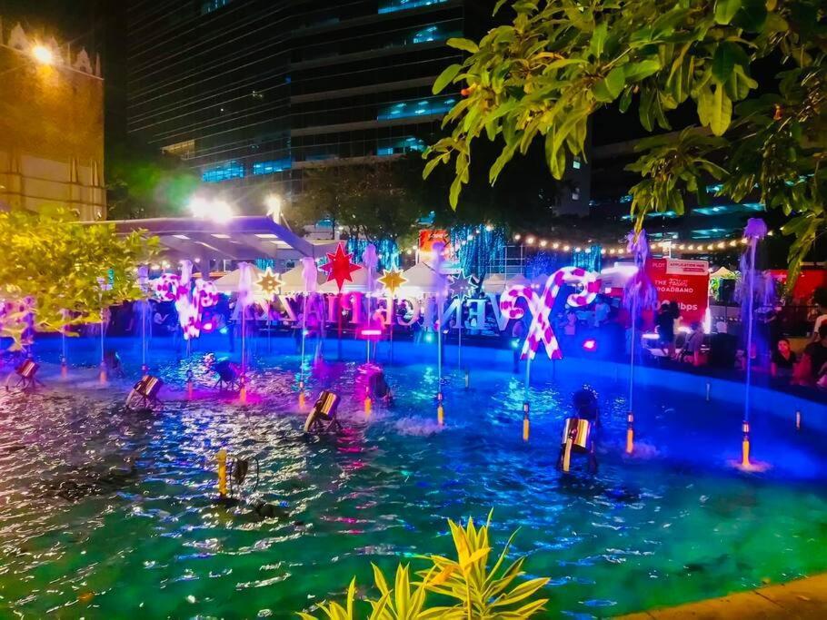 10g Cozy At Park Mckinley West Near Venice Mall * Manila