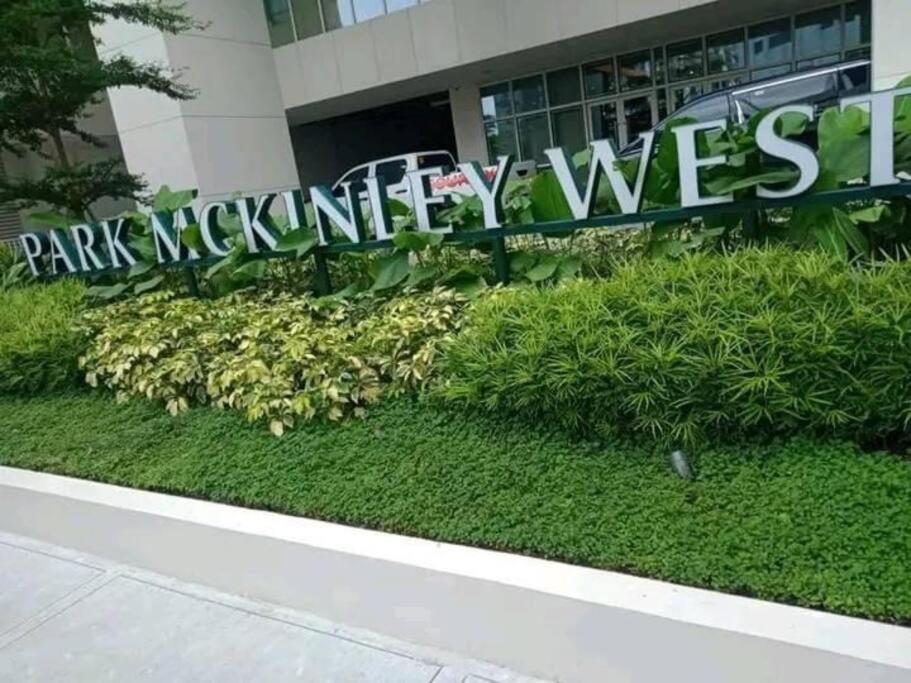 10g Cozy At Park Mckinley West Near Venice Mall Apartment *