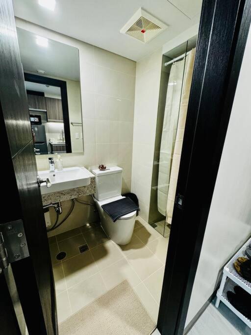 Apartment 10g Cozy At Park Mckinley West Near Venice Mall *
