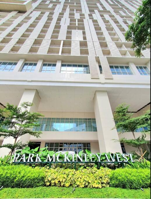 10g Cozy At Park Mckinley West Near Venice Mall Apartment