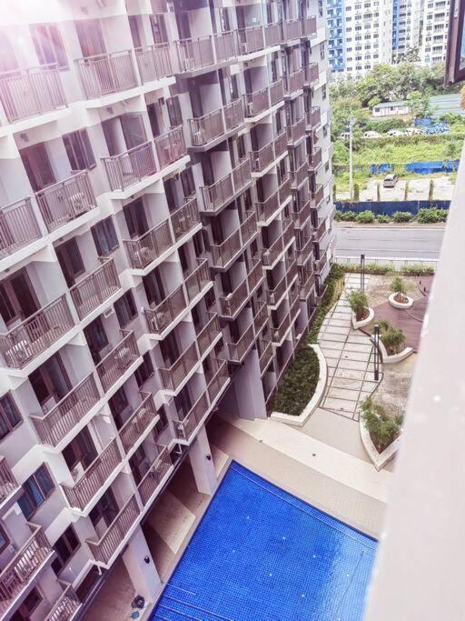 2 Bedroom Near Moa S Residences