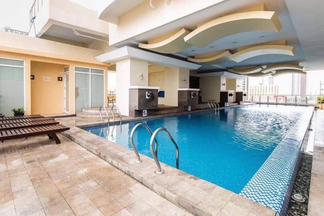 Explore Manila, Trendy 1br Unit In Prime Location Apartment *