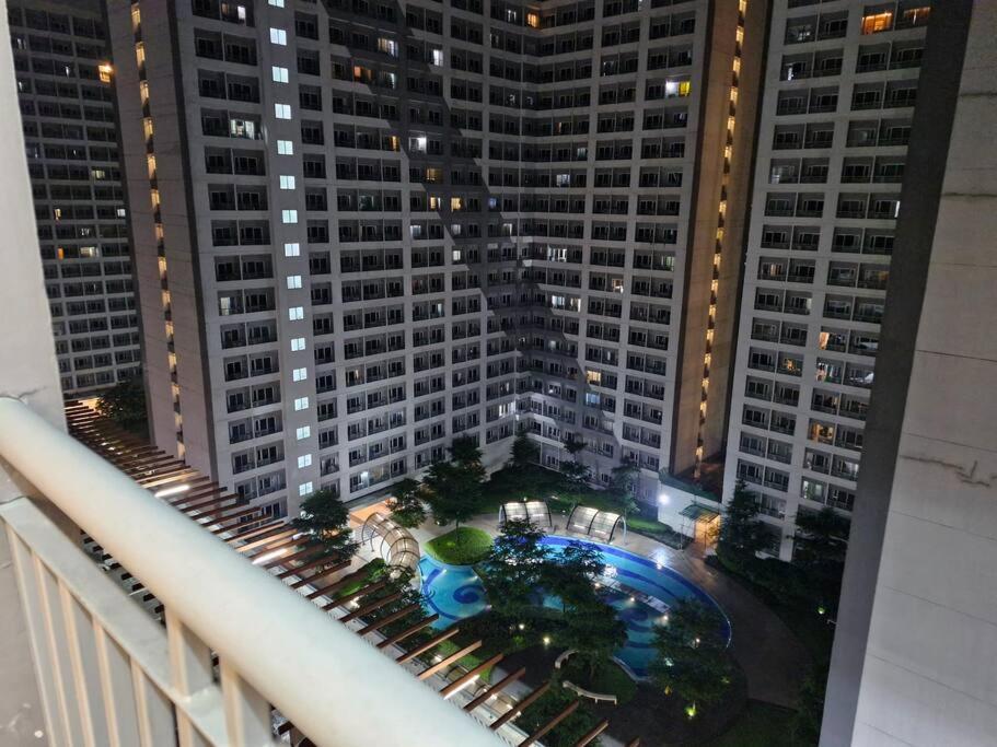 Cozy Retreat W Balcony, Netflix, Pool, Near Bgc Apartment
