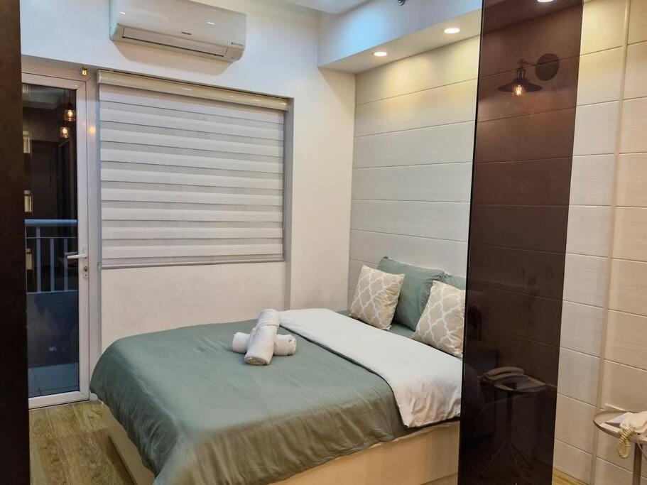 Apartment Cozy Retreat W Balcony, Netflix, Pool, Near Bgc