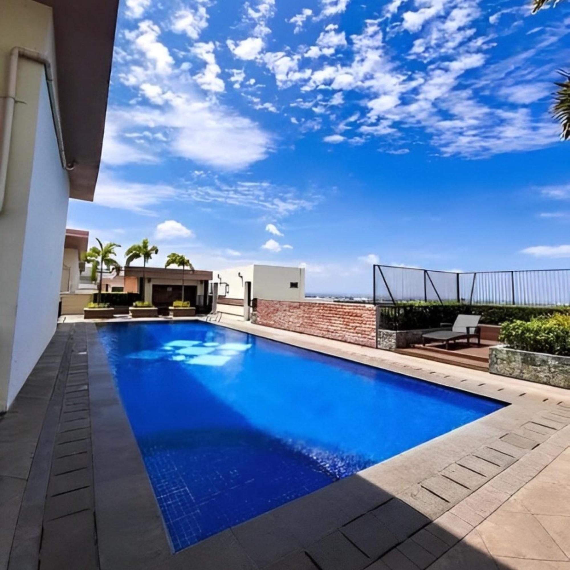 Bright & Airy Near Venice Mall With Pool, Gym & Fast Wifi Apartment *