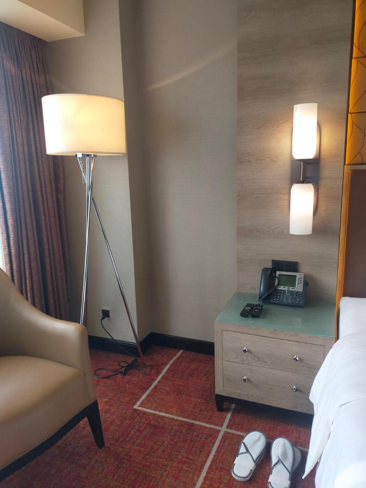 Rm Condostaycation Near Moa Apartment *