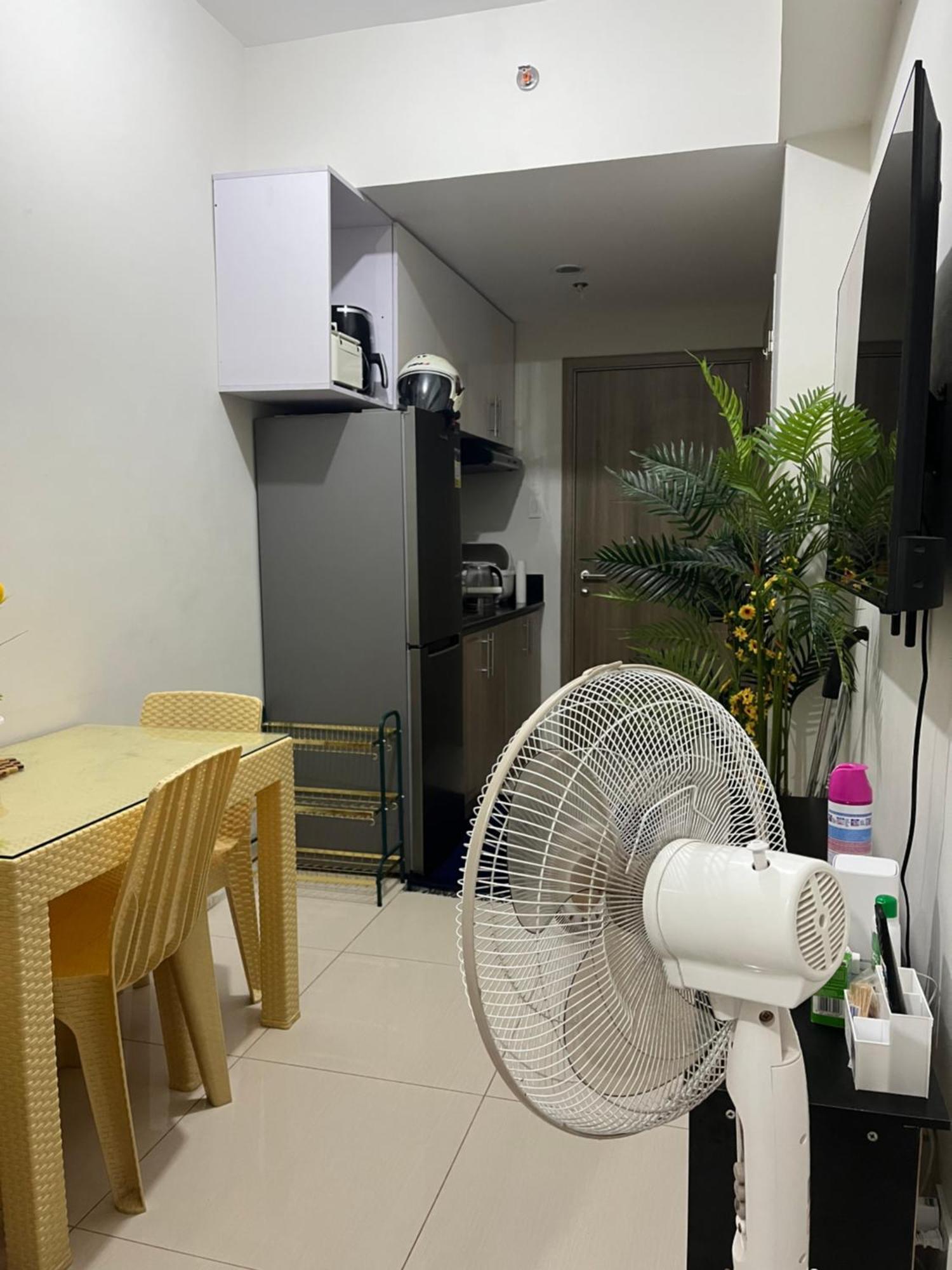 Entire Unit With Balcony At Smdc Field Residences, Behind Sucat Near Naia Apartment Manila