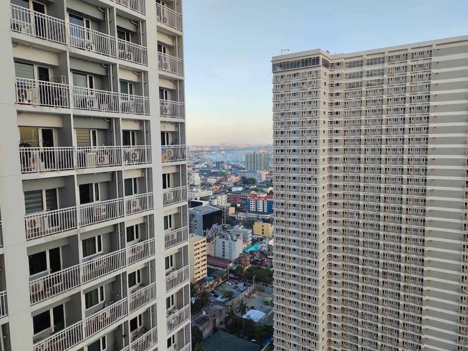 Skyview Condotel Free Wifi&netflix Near Moa&naia Manila