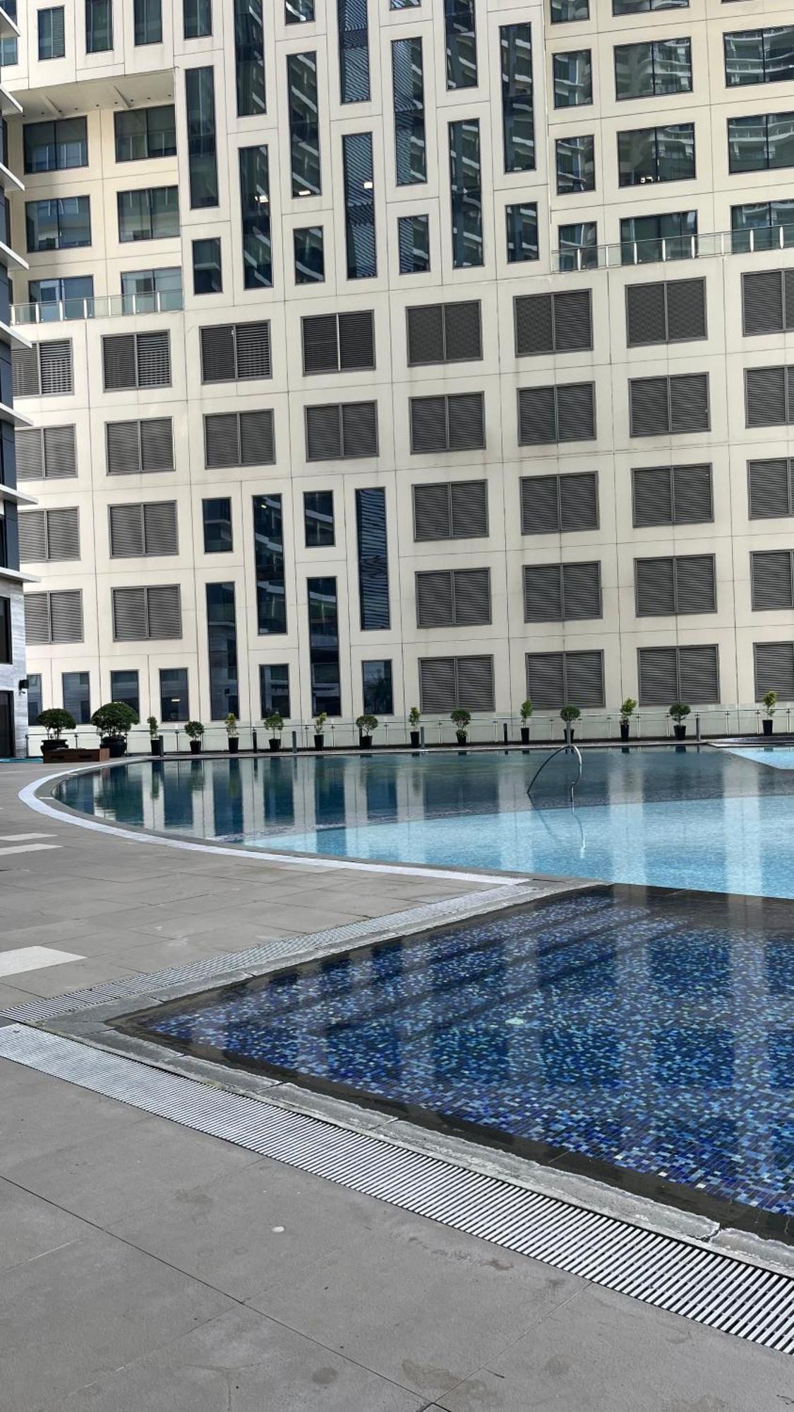 Spacious Luxe Makati Studio Unit W Balcony & Full Window City View, Wifi, Netflix, Sauna & Pool Manila
