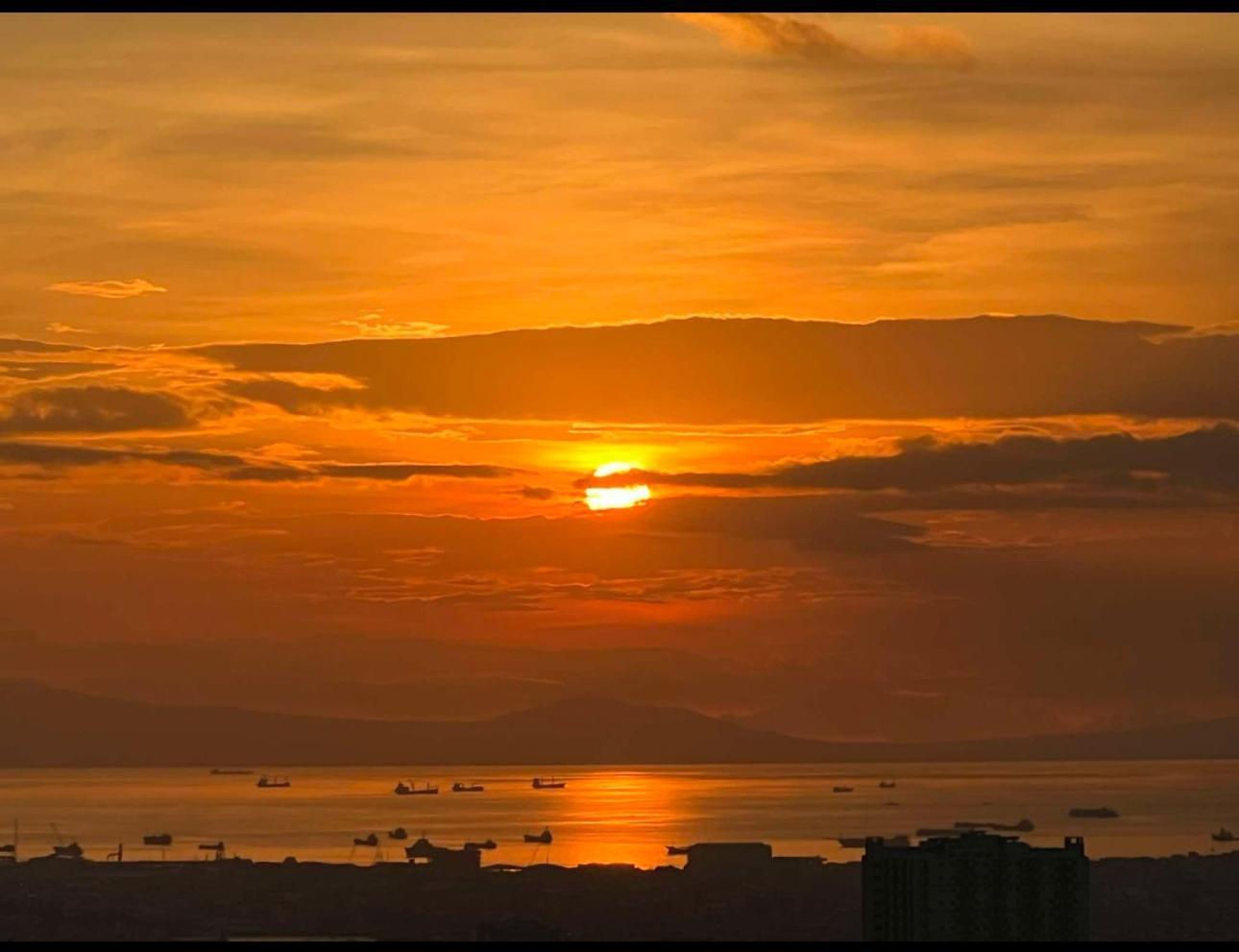 Spacious 1br With Sunset View At The Celandine