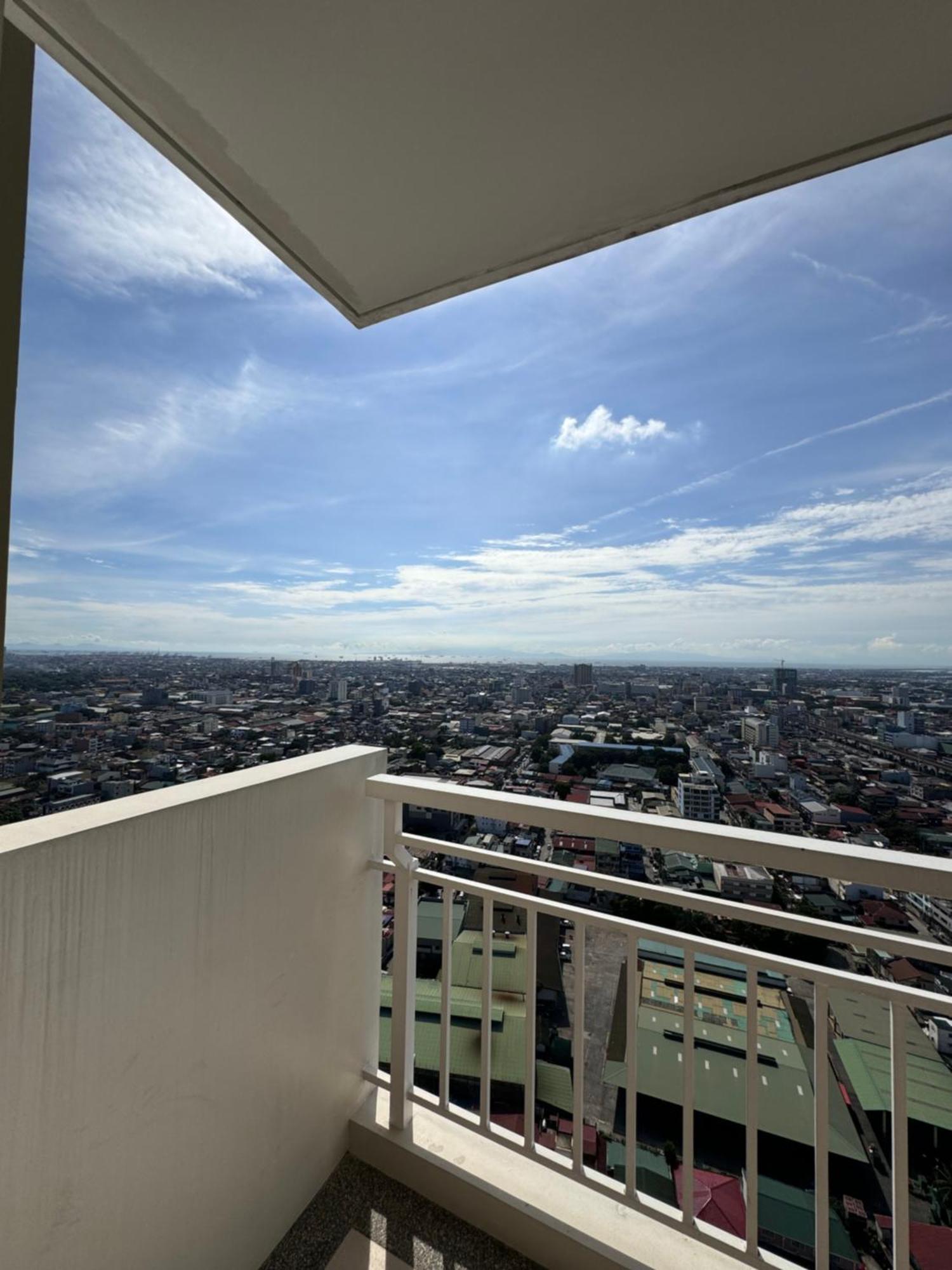 Spacious 1br With Sunset View At The Celandine Manila