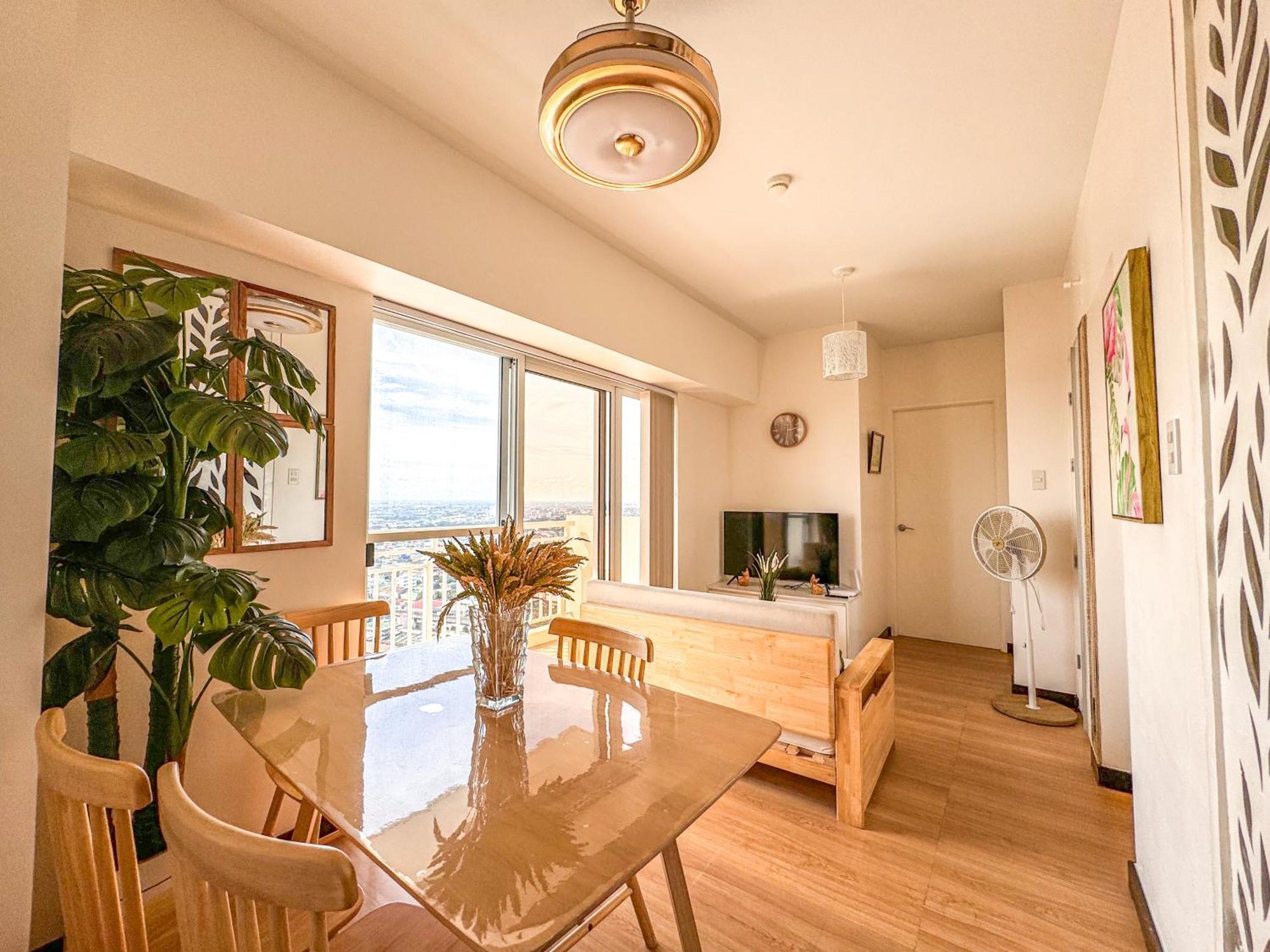 Spacious 1br With Sunset View At The Celandine Apartment *