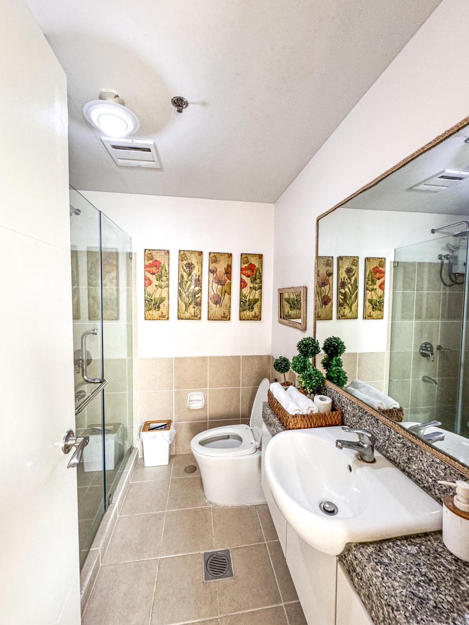 Spacious 1br With Sunset View At The Celandine Apartment *