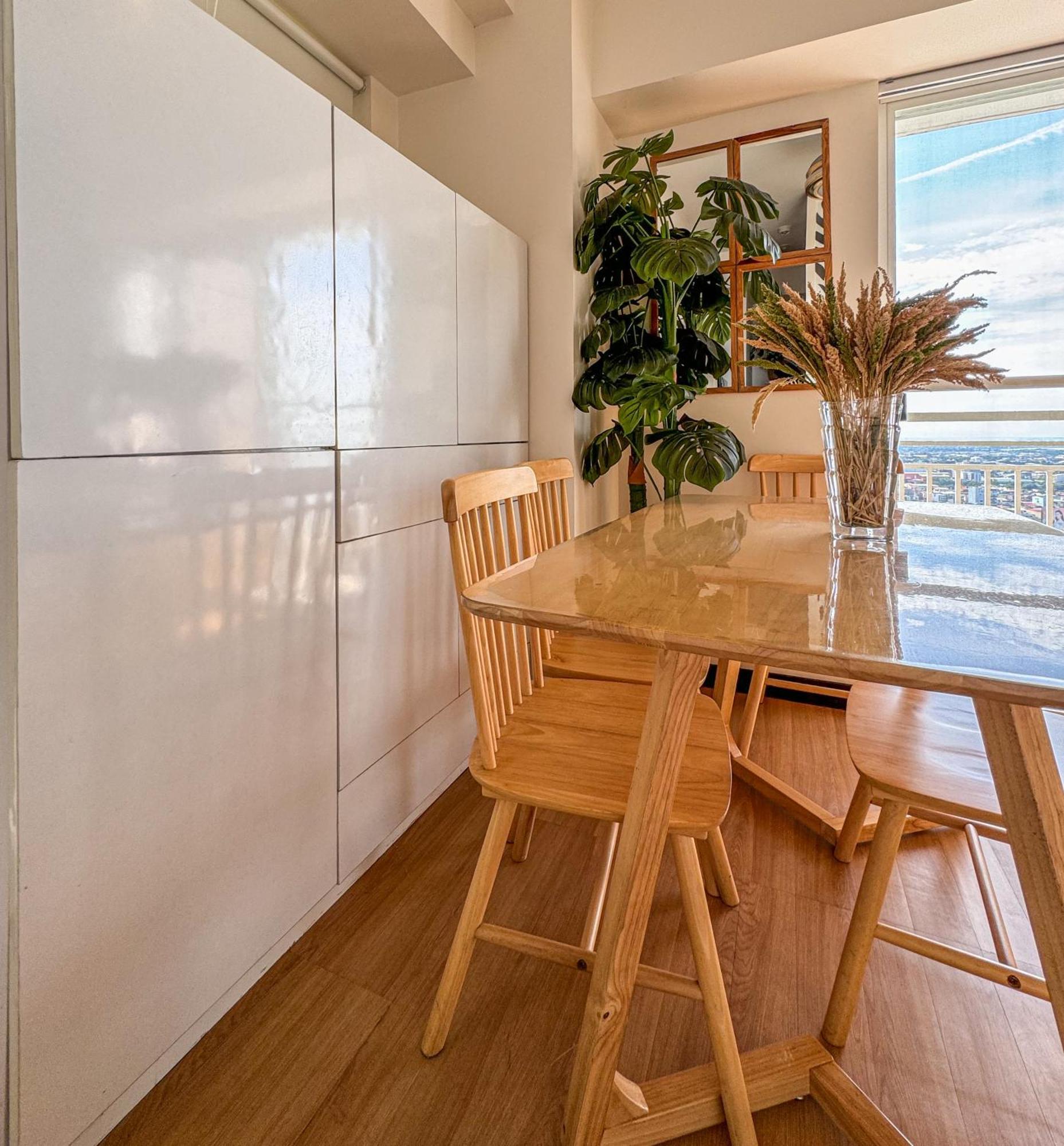 Spacious 1br With Sunset View At The Celandine Apartment