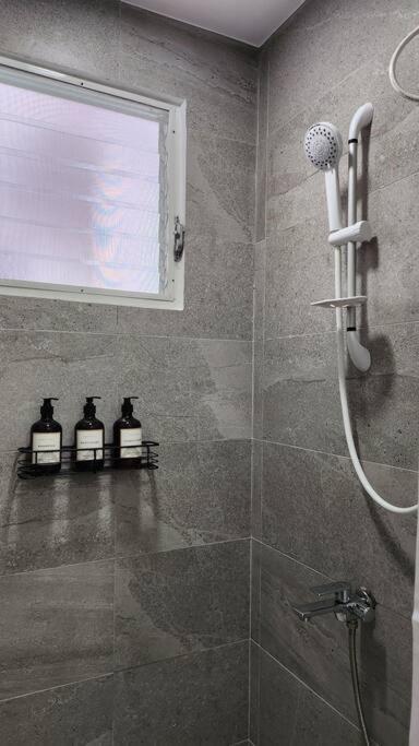 Boudoir Hideaway Close To Araneta Center Apartment *
