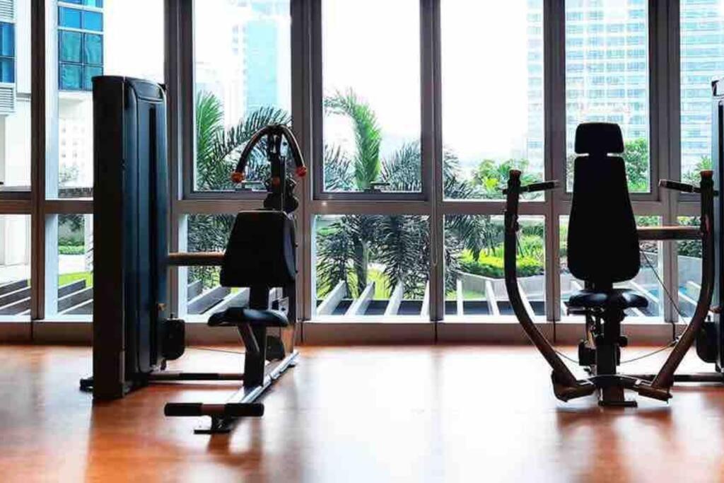 At The Heart Of Bgc Located At Uptown Parksuites Apartment *