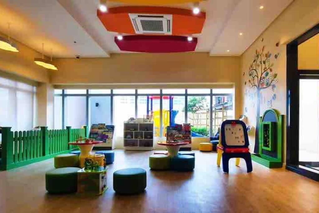 At The Heart Of Bgc Located At Uptown Parksuites Apartment Manila