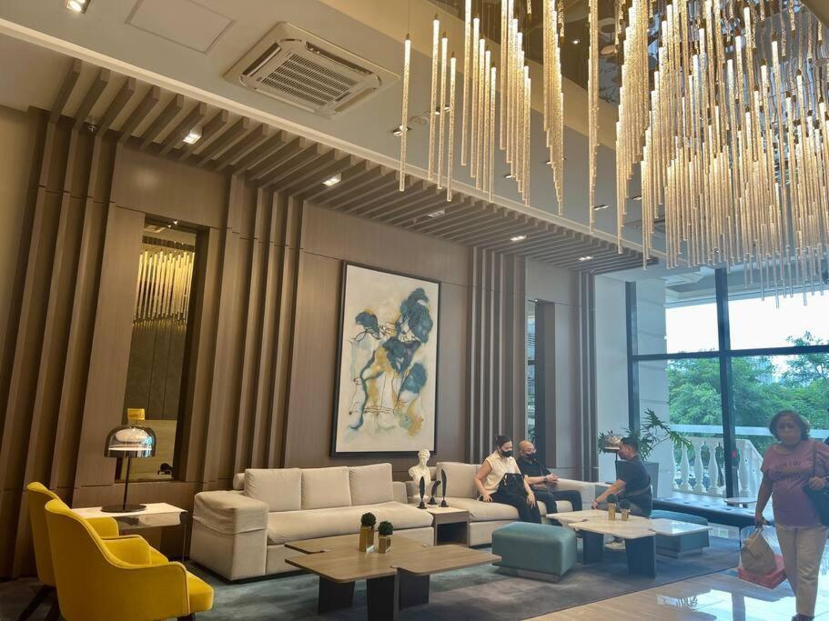 At The Heart Of Bgc Located At Uptown Parksuites Manila