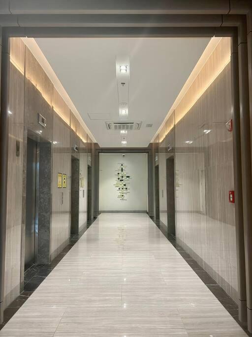 At The Heart Of Bgc Located At Uptown Parksuites * Manila