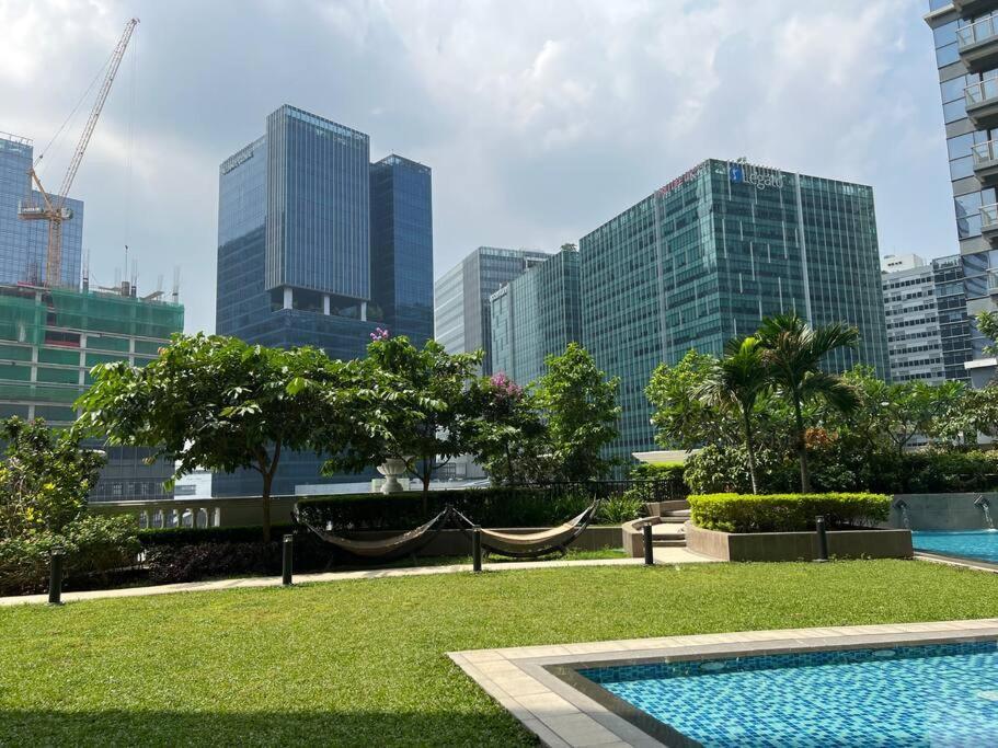 At The Heart Of Bgc Located At Uptown Parksuites Apartment Manila
