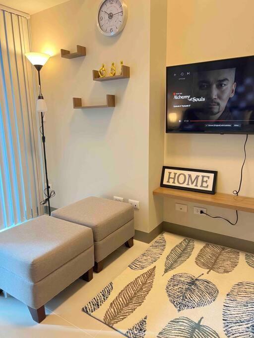 Apartment At The Heart Of Bgc Located At Uptown Parksuites