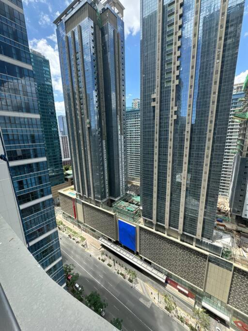 At The Heart Of Bgc Located At Uptown Parksuites Apartment *