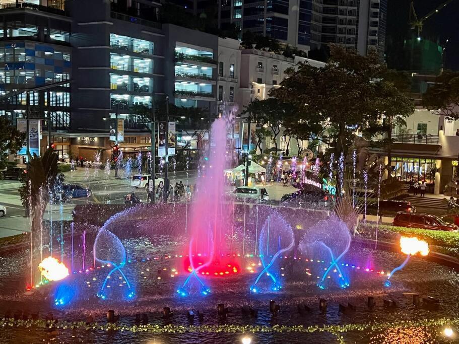 Apartment At The Heart Of Bgc Located At Uptown Parksuites