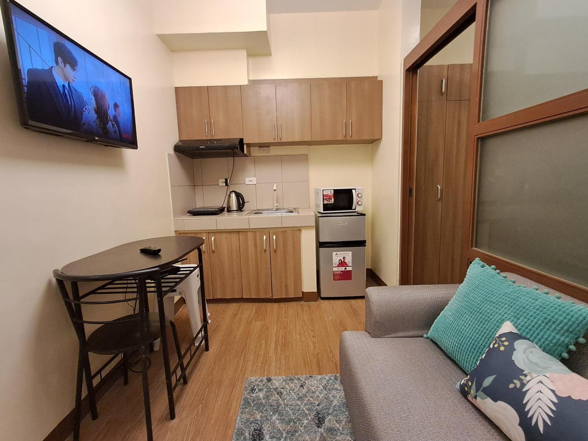 Apartment Cozy Beside Mall,mrtboniedsa *