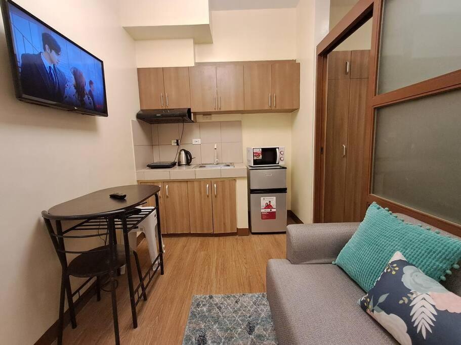 Cozy Beside Mall,mrtboniedsa Manila