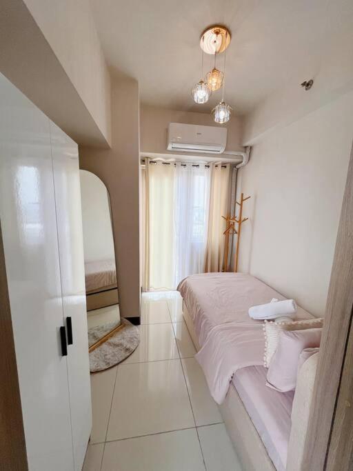 Apartment 2br Solana Near Moa Picc Naia Manila