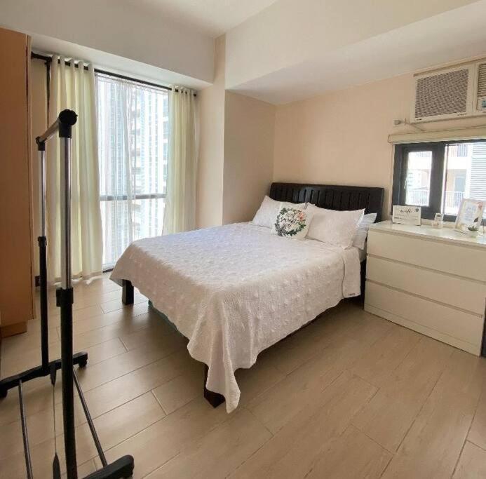 Apartment Mckinley 1br Near Venicegrandcanal Fiberwifi Manila