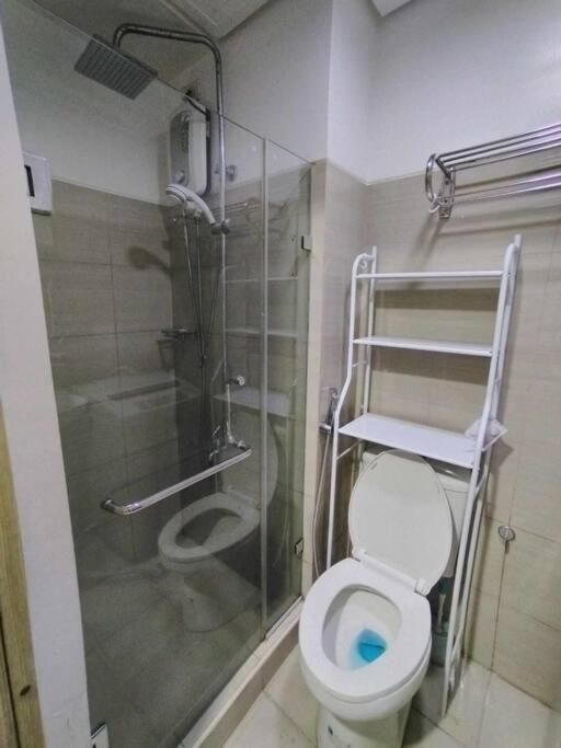 Apartment 1 Bedroom Pool View With Balcony At Shore Residences Manila