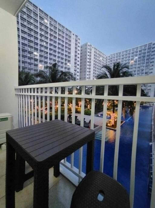 Apartment 1 Bedroom Pool View With Balcony At Shore Residences