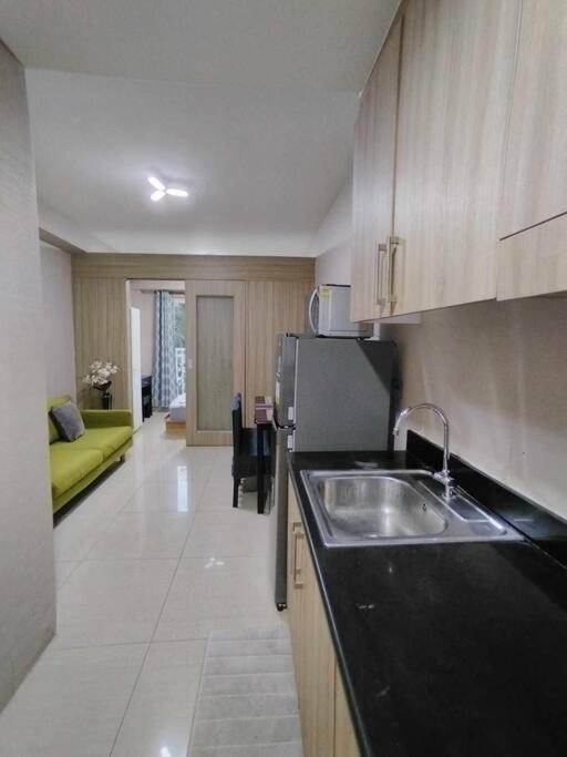 Apartment 1 Bedroom Pool View With Balcony At Shore Residences Manila