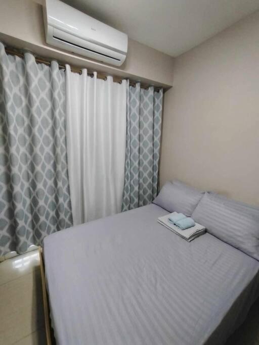 Apartment 1 Bedroom Pool View With Balcony At Shore Residences *
