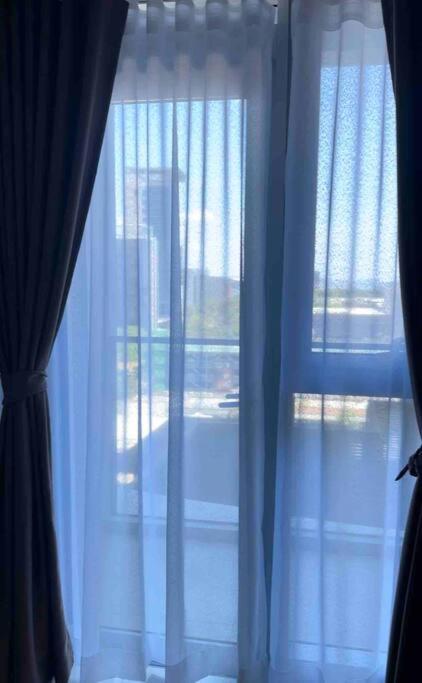 Uptown Bliss-modern 1br With Balcony In Bgc Manila