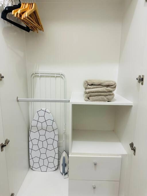 Uptown Bliss-modern 1br With Balcony In Bgc * Manila