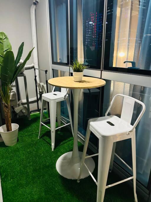 Apartment Uptown Bliss-modern 1br With Balcony In Bgc *