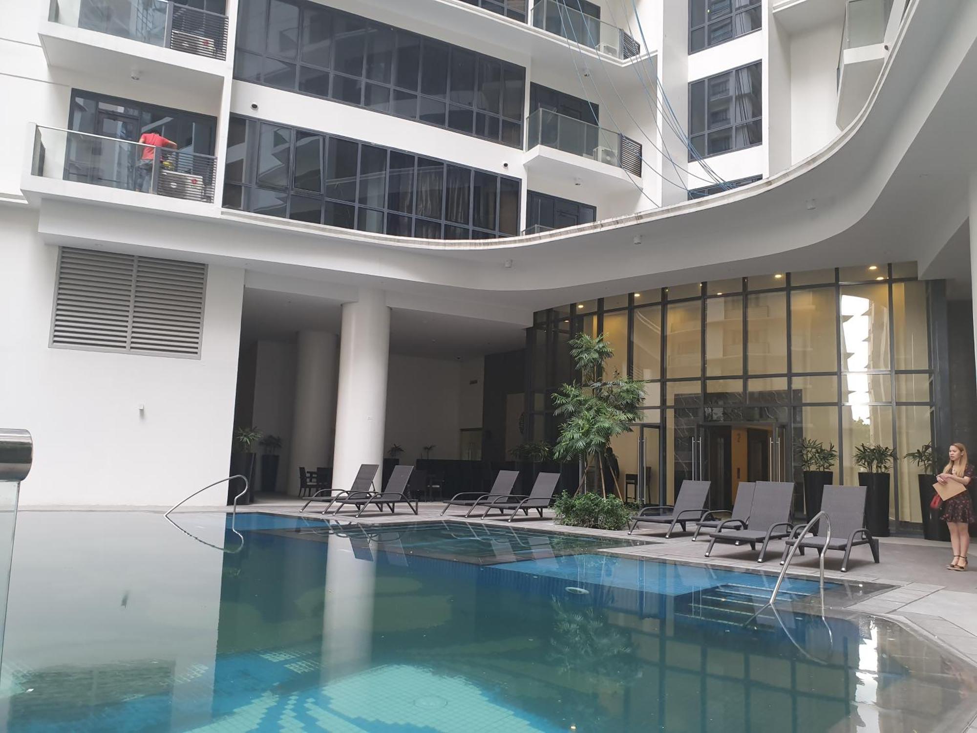 Beautiful High End In Center, Apartment Manila