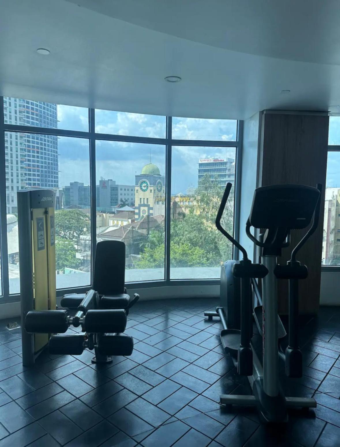 Unique Fast Wifi Free Pool & Gym In Eastwood * Manila