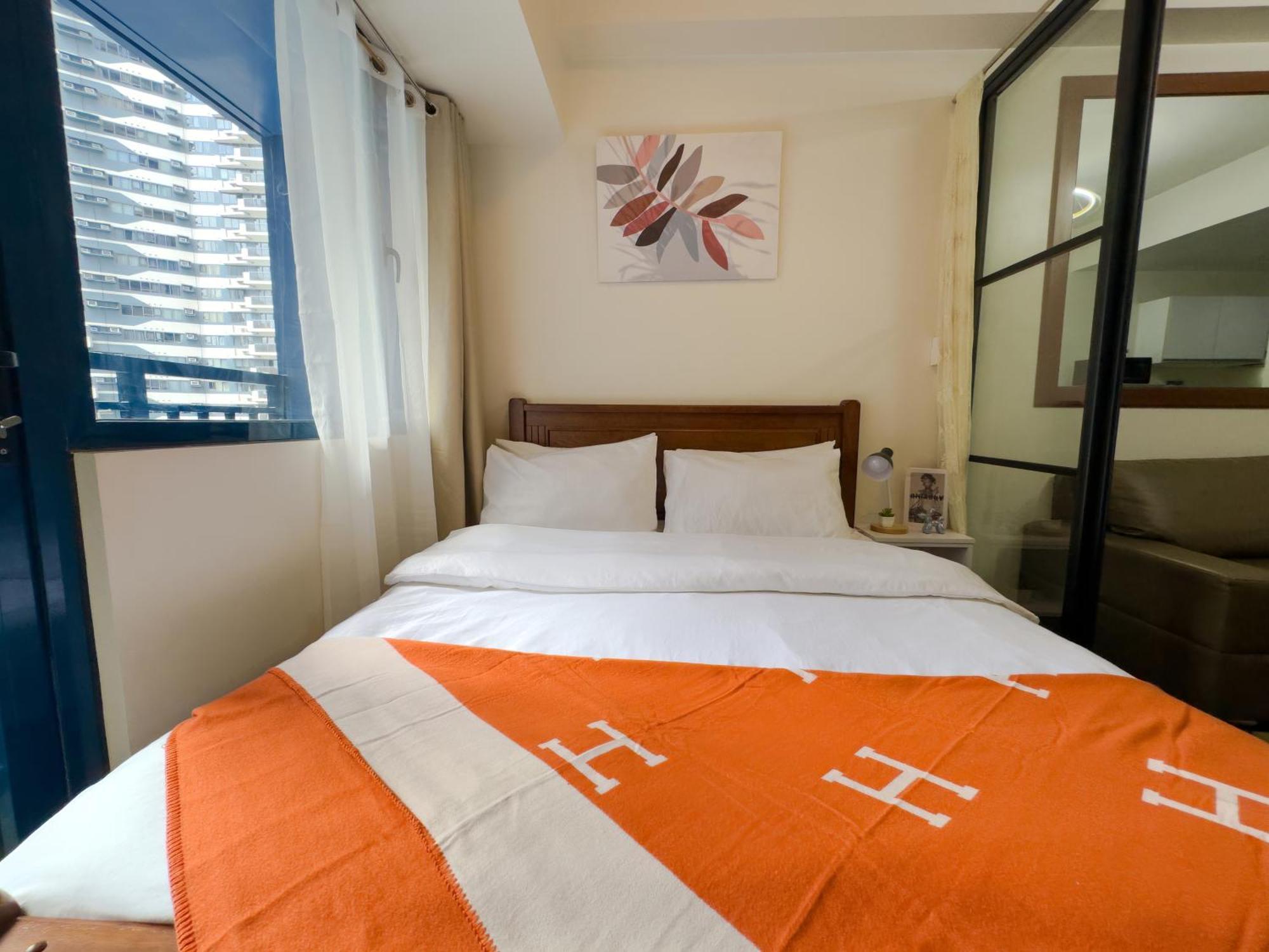 1br Makati, Air Residences M008 Apartment *