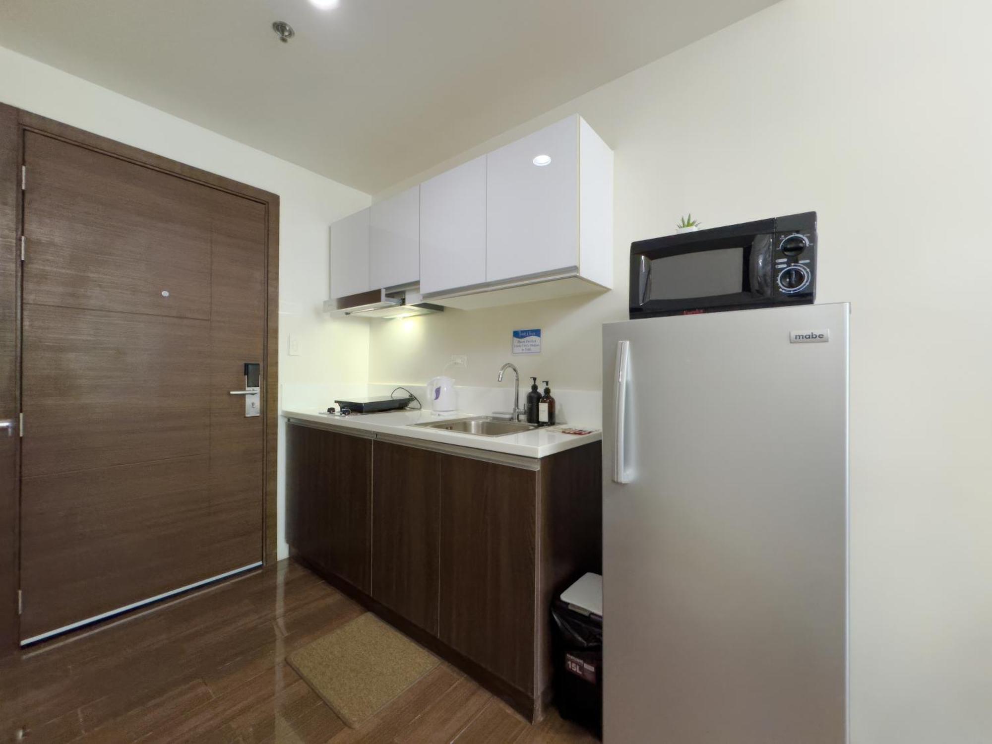 1br Makati, Air Residences M008 Apartment *