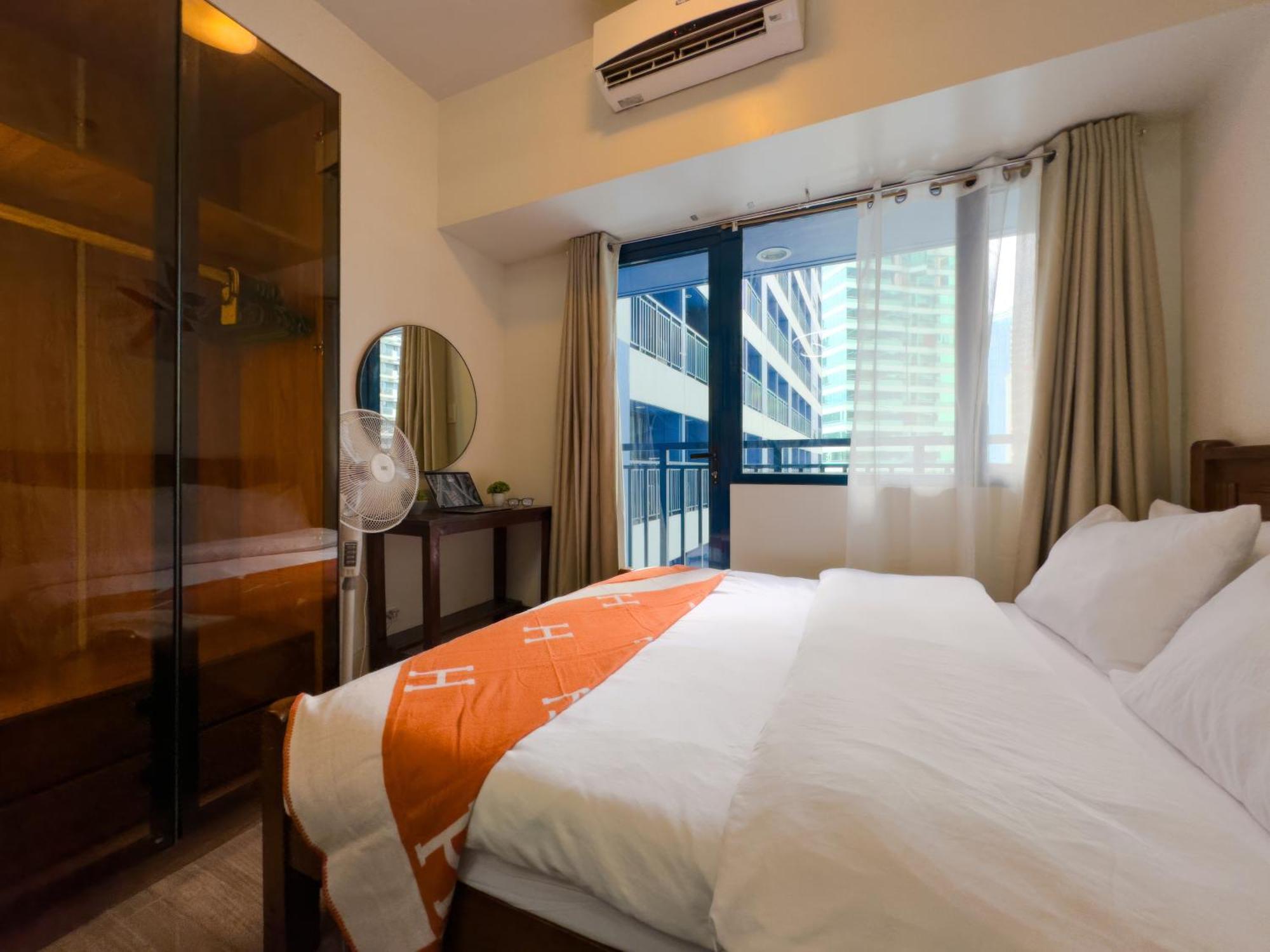 Apartment 1br Makati, Air Residences M008 *