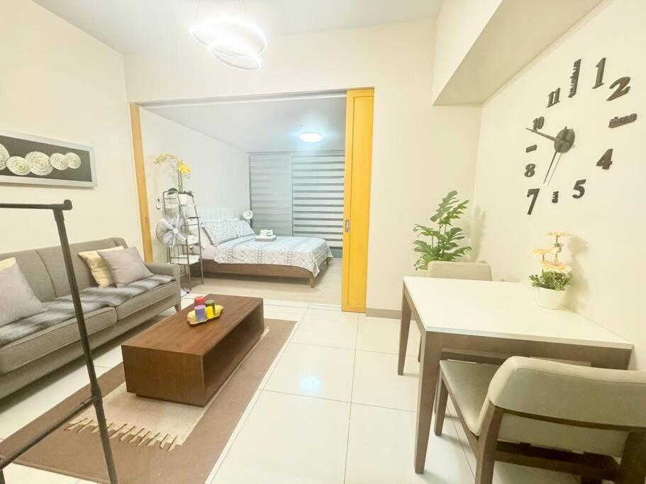 Apartment Luxurious Place In Uptown Bgc Manila