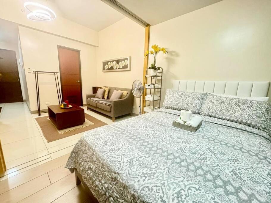Luxurious Place In Uptown Bgc Apartment *