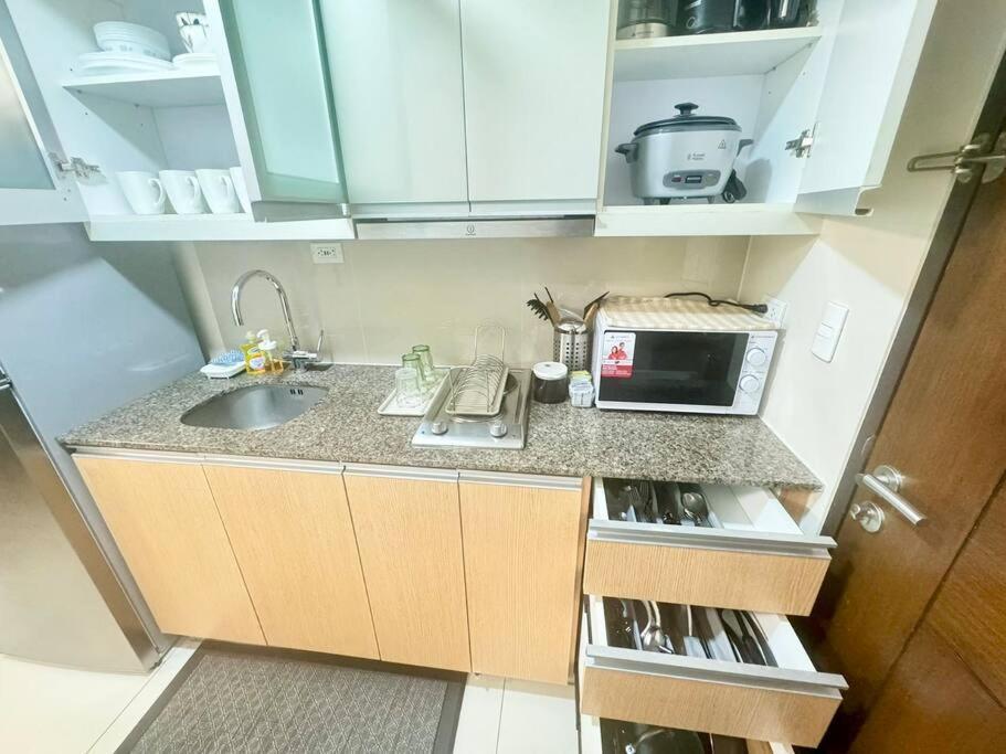 Apartment Luxurious Place In Uptown Bgc
