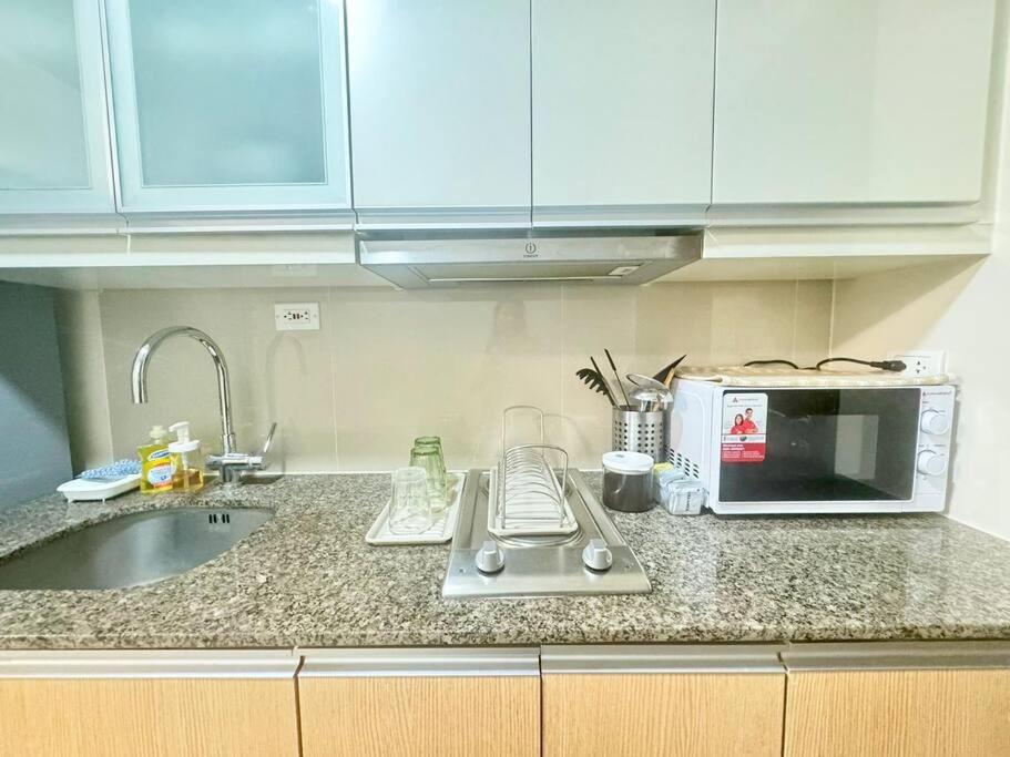 Luxurious Place In Uptown Bgc Apartment *