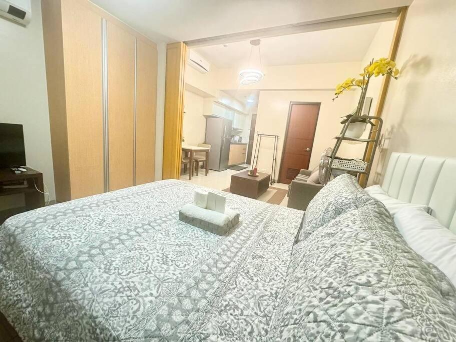 Apartment Luxurious Place In Uptown Bgc *