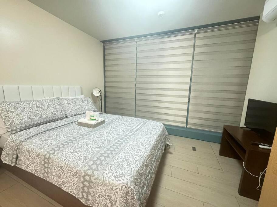 Luxurious Place In Uptown Bgc Apartment *